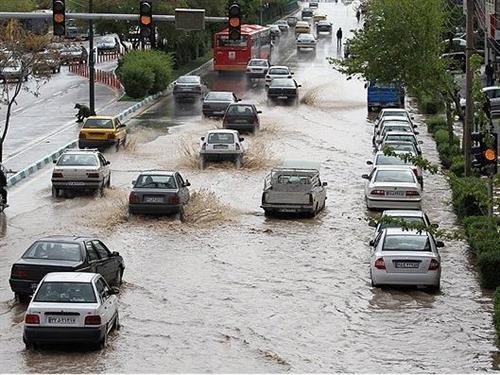 جاری شدن روان آب ها در خیابان های پنج شهر مازندران