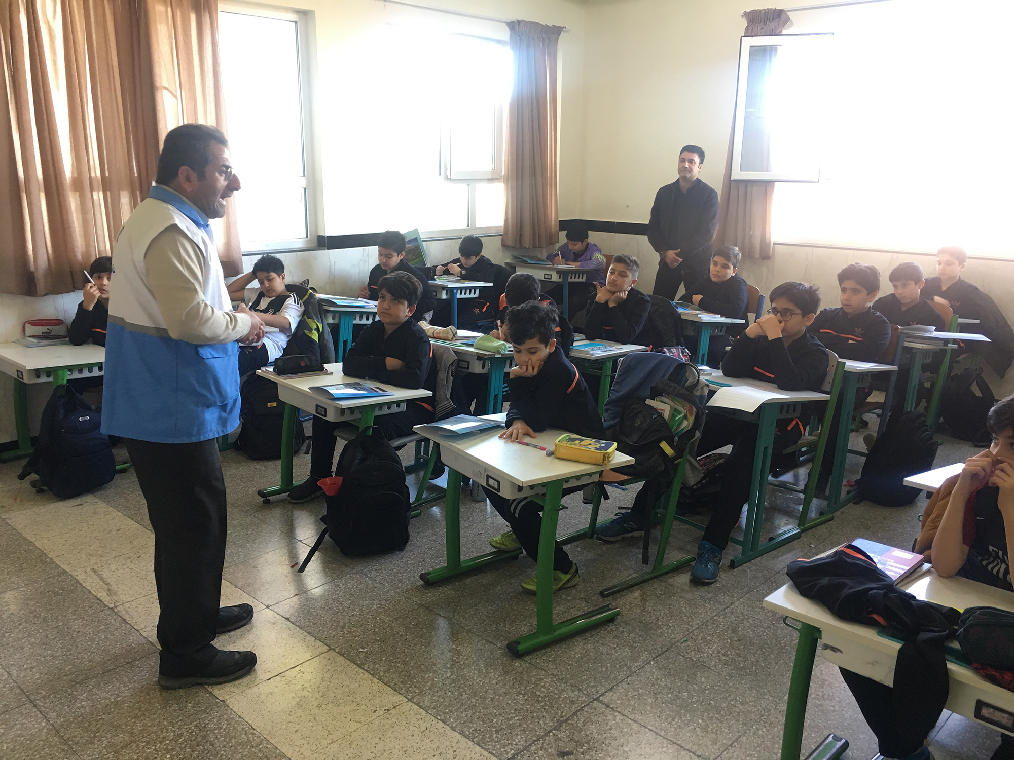 انتخاب و همکاری 100  همیار آب در مدرسه روستایی صفرآباد ساری