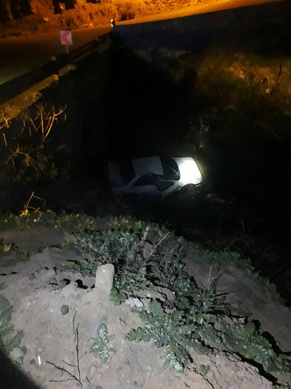 5 مصدوم بر اثرر سقوط خودروی پژو در رودخانه پردنگون چالوس