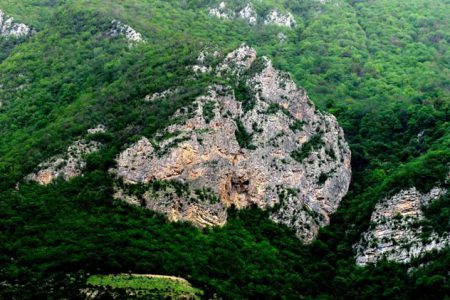 غار کیجاکِرچال سوادکوه در انتظار مرمت
