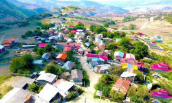 رودخانه گت چشمه دره شما را به روستای الارز بهشهر می‌برد