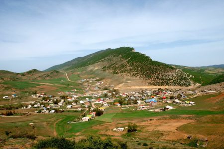 روستای ۳۰۰ ساله سرخ ‌گریوه بهشهر با اهالی کردستان + تصاویر