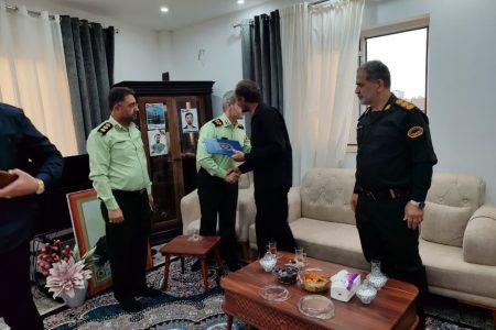 دیدار فرمانده انتظامی استان مازندران با خانواده شهید مدافع وطن امیرحسین نصیری در فریدونکنار