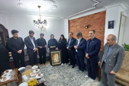 دیدار معاون تعاون بنیاد شهید کشور با خانواده شهید خزایی در نوشهر