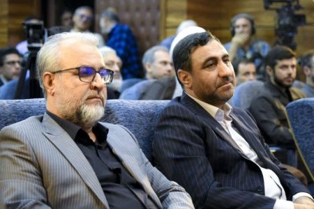  فرهنگ در حاشیه، سیاست در متن